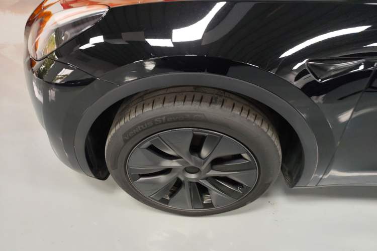 Used Tesla Model Y 2024 Long-Range All-Wheel-Drive Version
