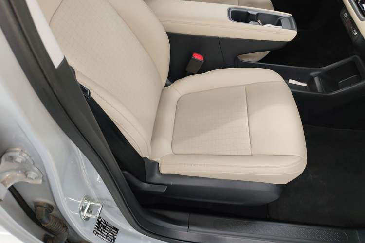 Used Wuling Bingo PLUS 2024 330 km Range Five-Seater Version
