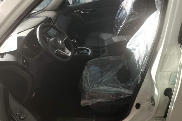 Used Nissan X-Trail 2023 Classic 2.0L Two-Wheel Drive Smart Connect Premium Edition
