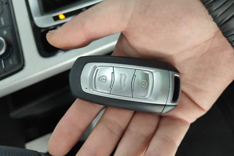 Used Geely Auto Emgrand X7 Sport 2018 1.8TD Automatic Two-Wheel Drive Smart Connect 4G Internet Edition