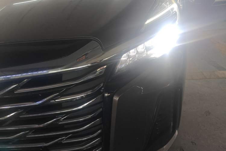 Used Buick GL8 2023 Land Executive Class Comfort Model