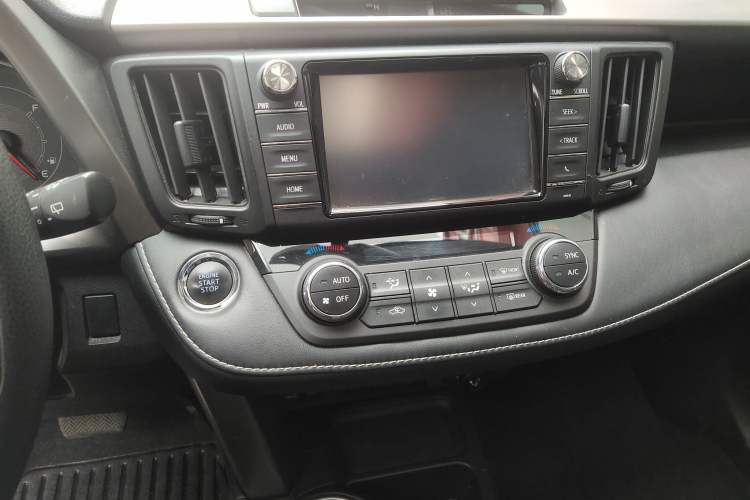 Used Toyota RAV4 2016 2.0L CVT Two-Wheel Drive Fashion Edition China V Standard