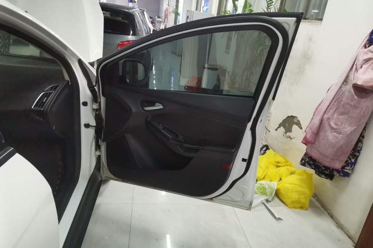 Used Ford Focus 2018 Hatchback Classic 1.6L Automatic Trendy SmartDrive Edition
