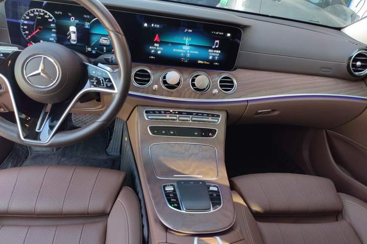 Used Mercedes-Benz E-Class 2023 Facelift E 260 L
