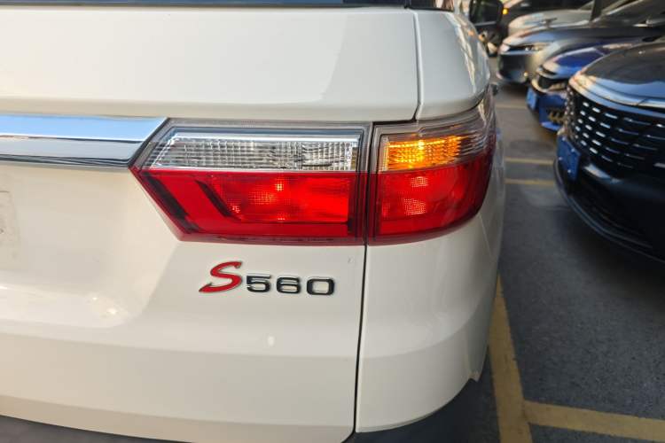 Used Dongfeng Fengon S560 2018 1.8L CVT Elite Model 7 Seats