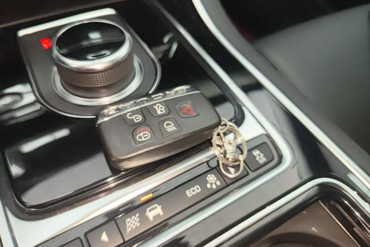 Used Jaguar XFL 2019 XFL 2.0T 200PS Two-Wheel-Drive Luxury Edition
