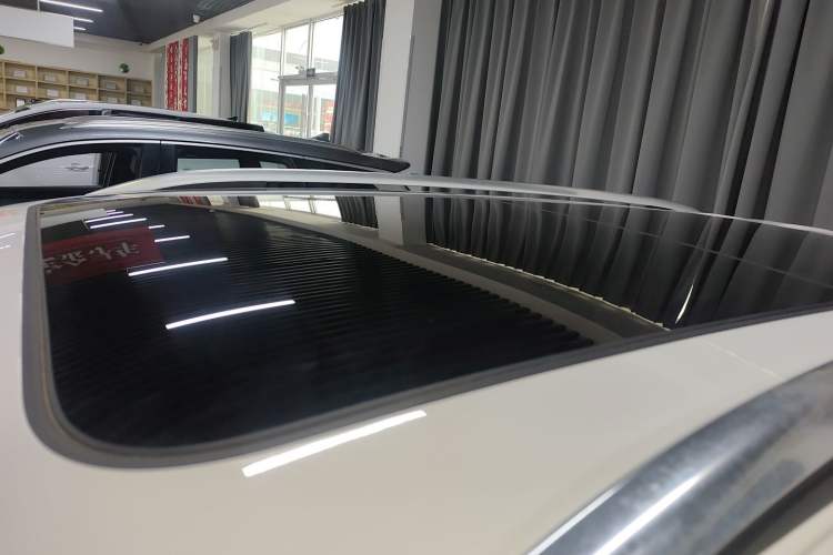 Used Volkswagen Tiguan L 2019 Revised 330TSI Automatic Two-Wheel Drive Smart & Luxury Edition China VI Standard
