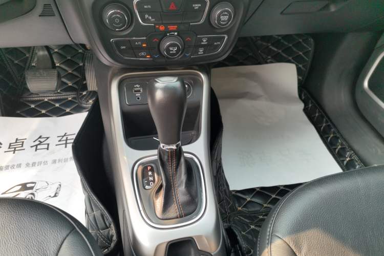 Used  Compass 2017 200T Automatic Family Edition
