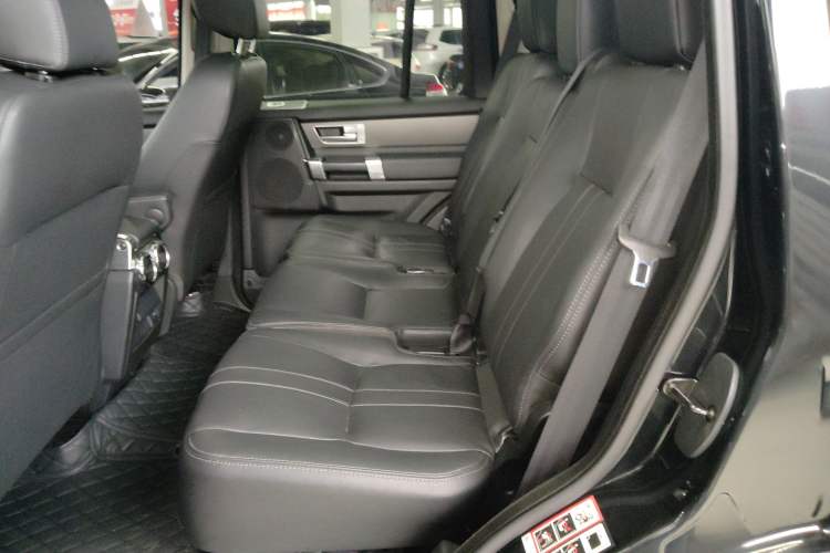 Used Land Rover Discovery 2016 3.0 SC Obsidian Black Heritage Edition SE
