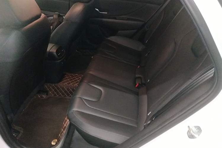 Used Hyundai Elantra 2023 1.5L CVT LUX Prestige Edition