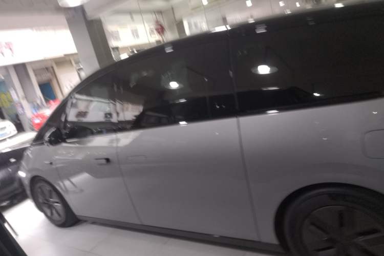 Used Li Auto MEGA 2024 Ultra Model
