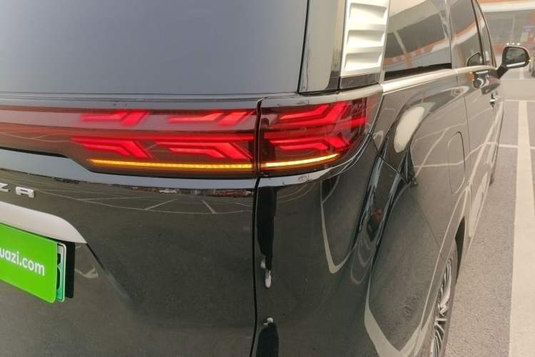 Used Denza D9 2024 DM-i 1050 Luxury Model
