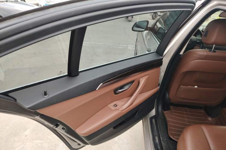 Used BMW 5 Series 2014 525Li Leading Model
