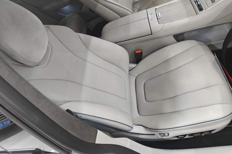 Used Hima Luxeed S7 2025 785 km Ultra
