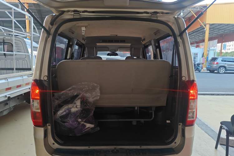 Used Wuling Rongguang V 2018 1.5L Standard Version
