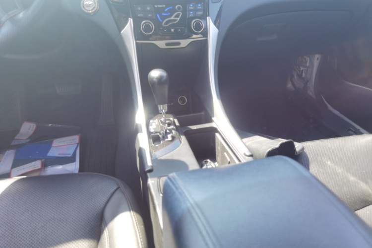 Used Hyundai Sonata 2013 2.4L Automatic Luxury Version China IV Standard
