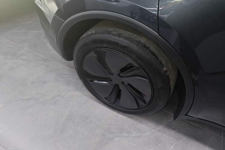 Used Tesla Model Y 2025 Rear-Wheel-Drive Version
