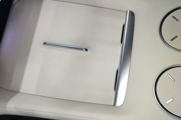 Used  YU7 2025 Ultra-Long Range High-Performance All-Wheel-Drive Max Edition