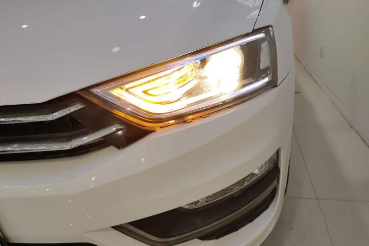 Used Zotye SR7 2016 1.5T CVT Cube Heart Edition China V Standard