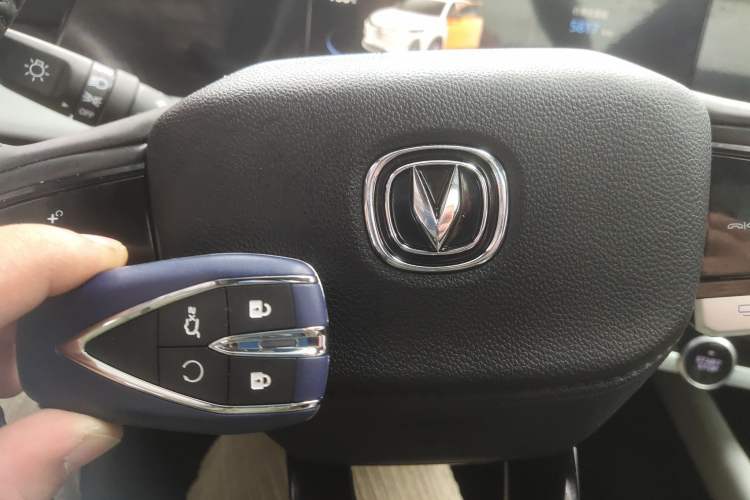 Used Changan CS75 PLUS 2024 3rd Generation Champion Edition 1.5T Intelligent Drive Dynamic Model
