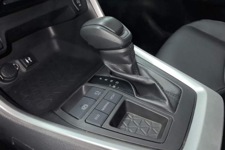 Used Toyota RAV4 2020 2.0L CVT Two-Wheel Drive Fashion Edition
