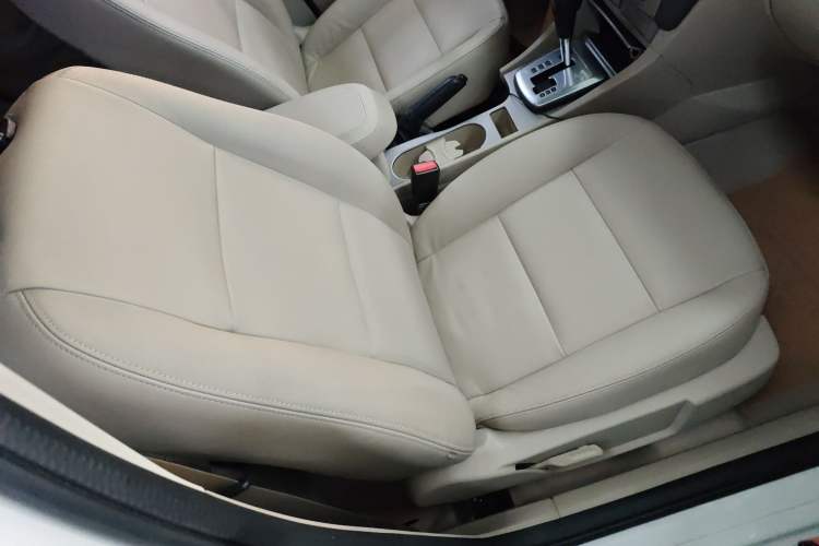 Used Ford Focus 2013 Hatchback Classic 1.8L Automatic Fashion Edition
