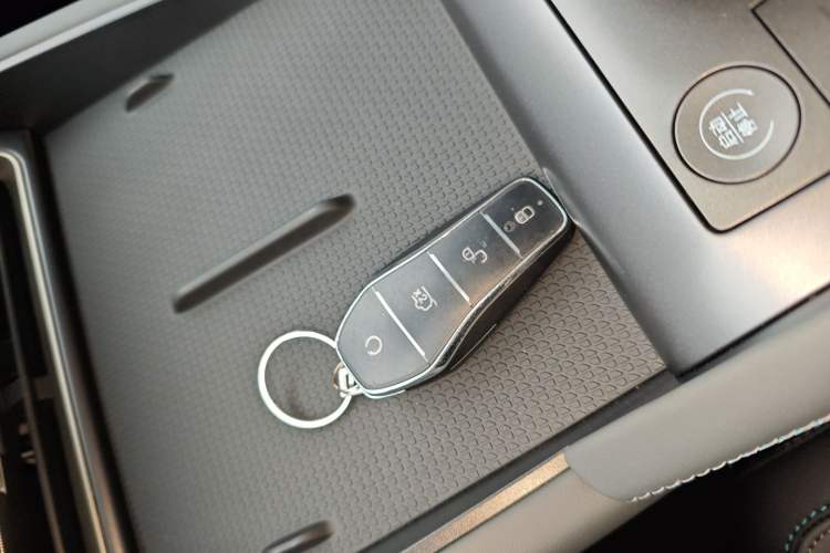 Used BYD Qin L 2025 DM-i Smart Drive 120KM Leading Model
