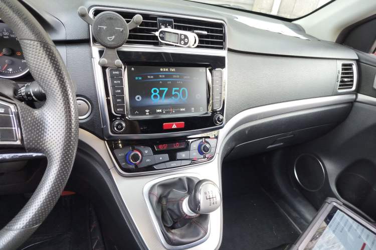 Used Haval M6 2019 1.5T Manual Two-Wheel Drive Urban Version China VI Standard
