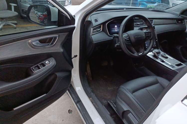 Used Roewe RX5 2023 PLUS 330TGI Automatic Trendsetting Smart Edition