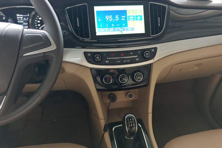 Used Baojun 730 2016 1.5L Manual Comfort Version 7 Seats China V Emission Standard
