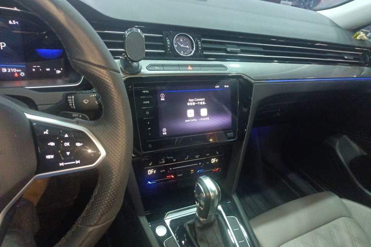 Used Volkswagen Magotan 2023 2 Million Units Limited Edition 330TSI DSG Leading Version
