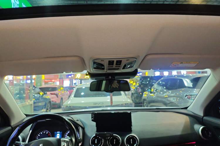 Used Wey VV5 2019 Upgraded Model 2.0T Two-Wheel Drive Ultra-Luxury Version China V Standard
