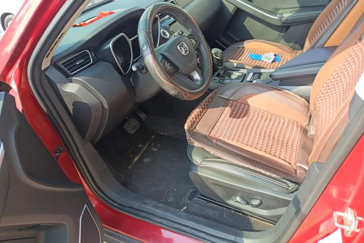 Used JMC Yusheng S330 2016 1.5L GTDi Automatic Two-Wheel Drive Fashion Edition
