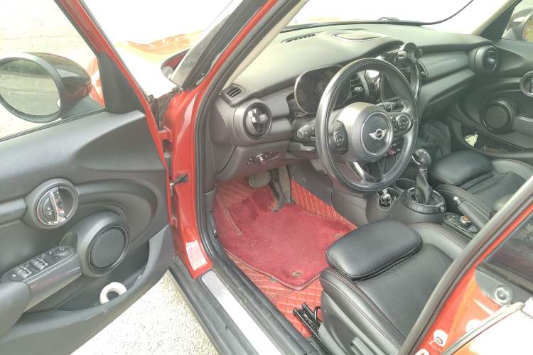 Used  MINI 2016 1.5T COOPER Five-Door Edition
