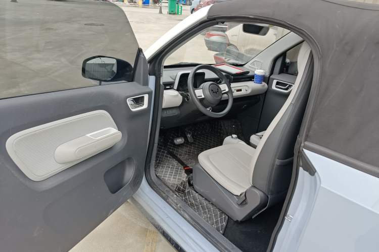 Used Wuling Hongguang MINIEV 2022 Convertible Model
