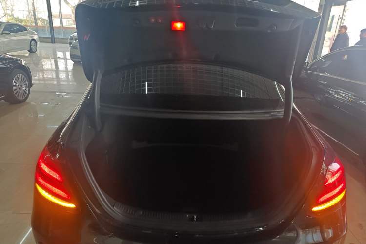 Used Mercedes-Benz E-Class 2018 E 200 L
