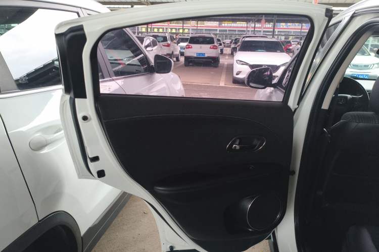 Used Honda Vezel 2015 1.8L CVT 2WD Luxury Model
