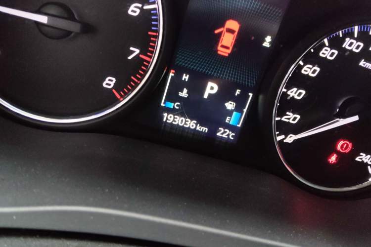 Used Mitsubishi Outlander (Import) 2013 2.4L Four-Wheel Drive Luxury Navigation Version 7 Seats