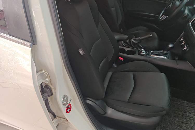 Used Mazda Mazda 3 Axela 2016 Sedan 1.5L Automatic Comfort Model
