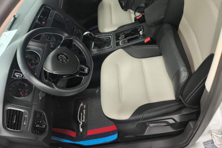 Used Volkswagen Golf 2016 230TSI Automatic Comfort Version
