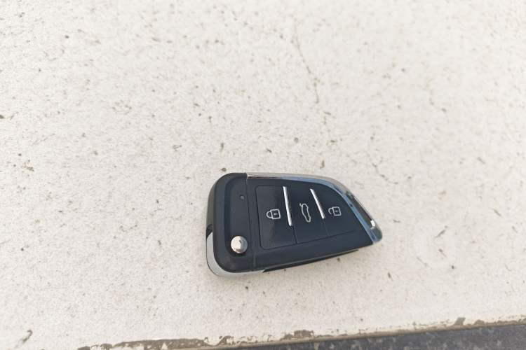 Used Toyota YARiS L Zhi Xian 2015 1.5E Automatic Charm Edition