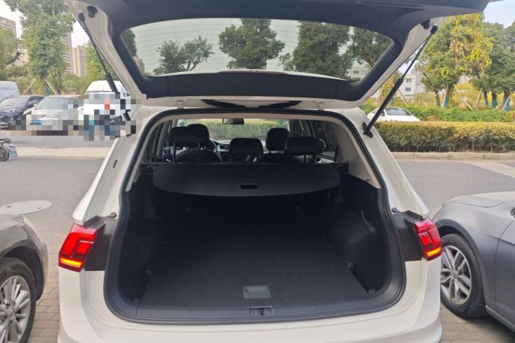 Used Volkswagen Tiguan L 2020 330TSI Automatic Two-Wheel Drive Panoramic Comfort Edition China VI Standard
