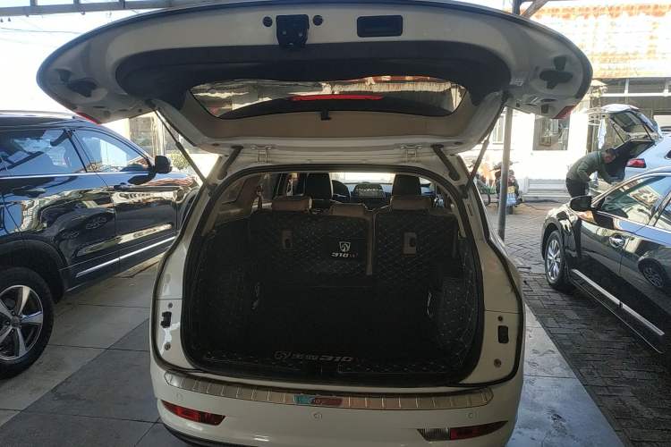 Used Baojun 310W 2017 1.5L Manual Fashion Model China V
