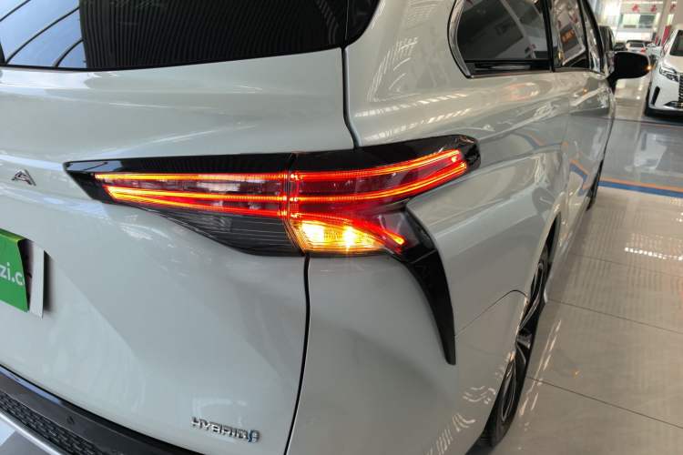 Used Toyota Granvia 2023 2.5L Hybrid Flagship VIP Edition
