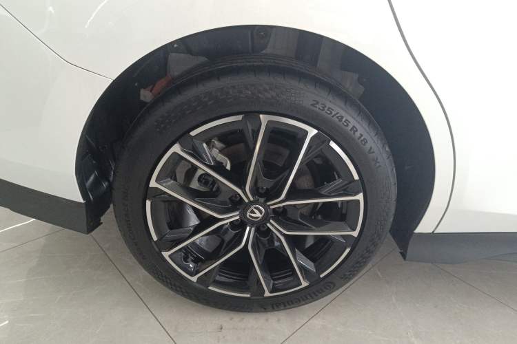 Used Changan UNI-V iDD 2024 Blue Whale Smart Electric iDD 136km ZhiKu Model