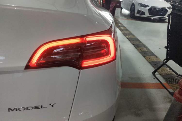 Used Tesla Model Y 2023 Rear-Wheel-Drive Version