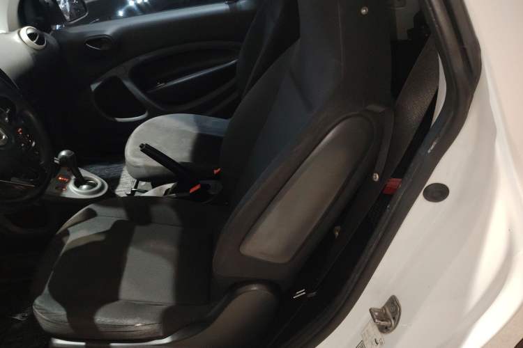 Used  fortwo 2015 1.0L 52 kW hardtop Dynamic version
