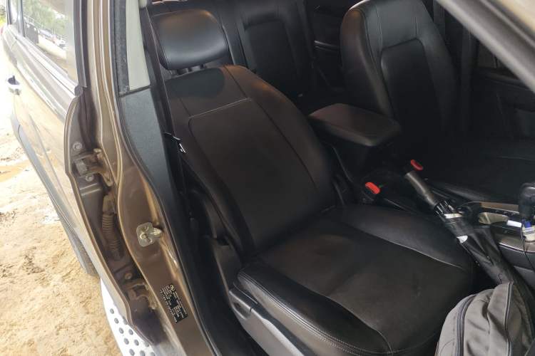 Used Chevrolet Captiva 2017 2.4L 4x4 Flagship Edition 7-Seater
