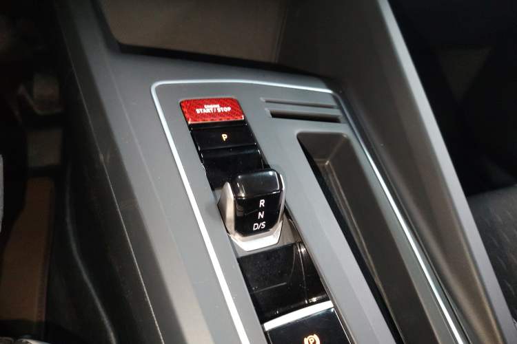 Used Volkswagen Golf 2025 300TSI Pro
