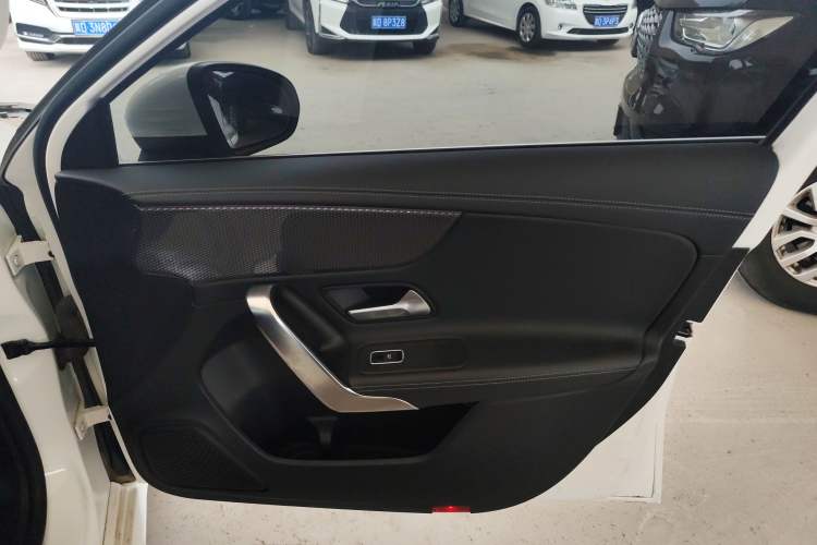 Used Mercedes-Benz A-Class 2022 Second Facelift A 200 L Sport Sedan Fashion Version
